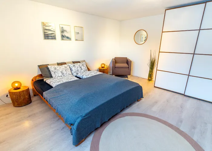 Charmantes Mit Grossem Garten .kids4free. Appartement *