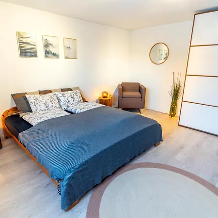 Charmantes Mit Grossem Garten .kids4free. Apartment *